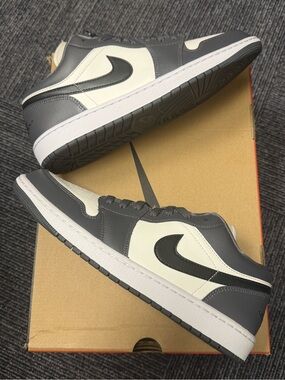 Jordan 1 Low Dark Grey - Top Sneakers in Gray and White
